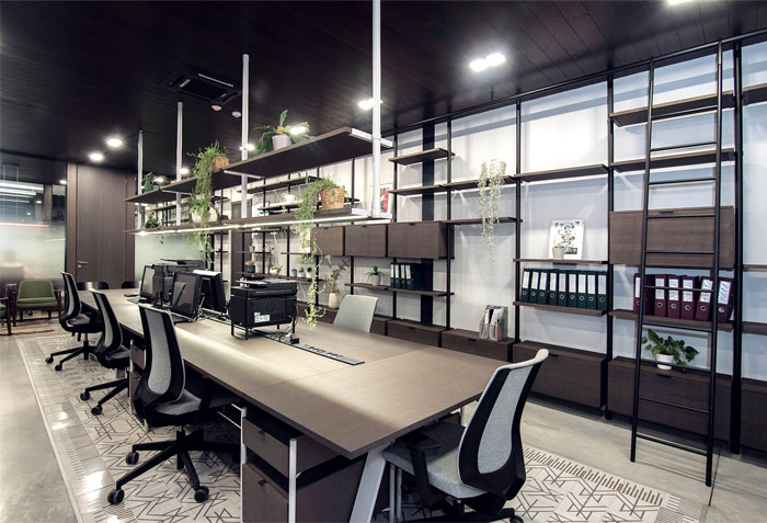 多功能和美学展现的现代办公空间设计